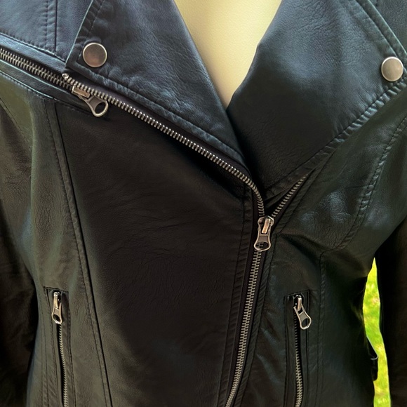 American Flag Skull on a Ladies Vegan Leather Motorcycle Jacket - Picture 4 of 8